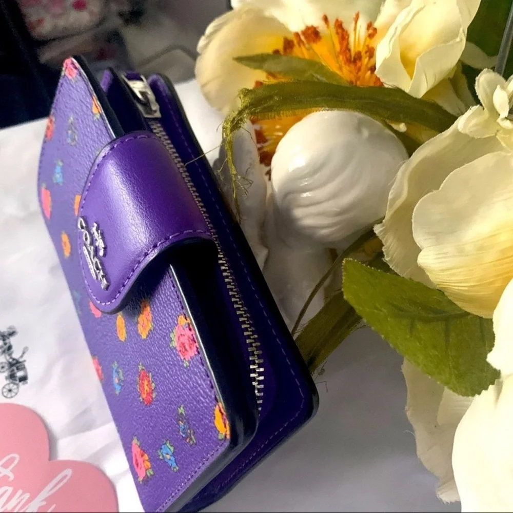 COACH MEDIUM CORNER ZIP WALLET WITH MINI VINTAGE ROSE